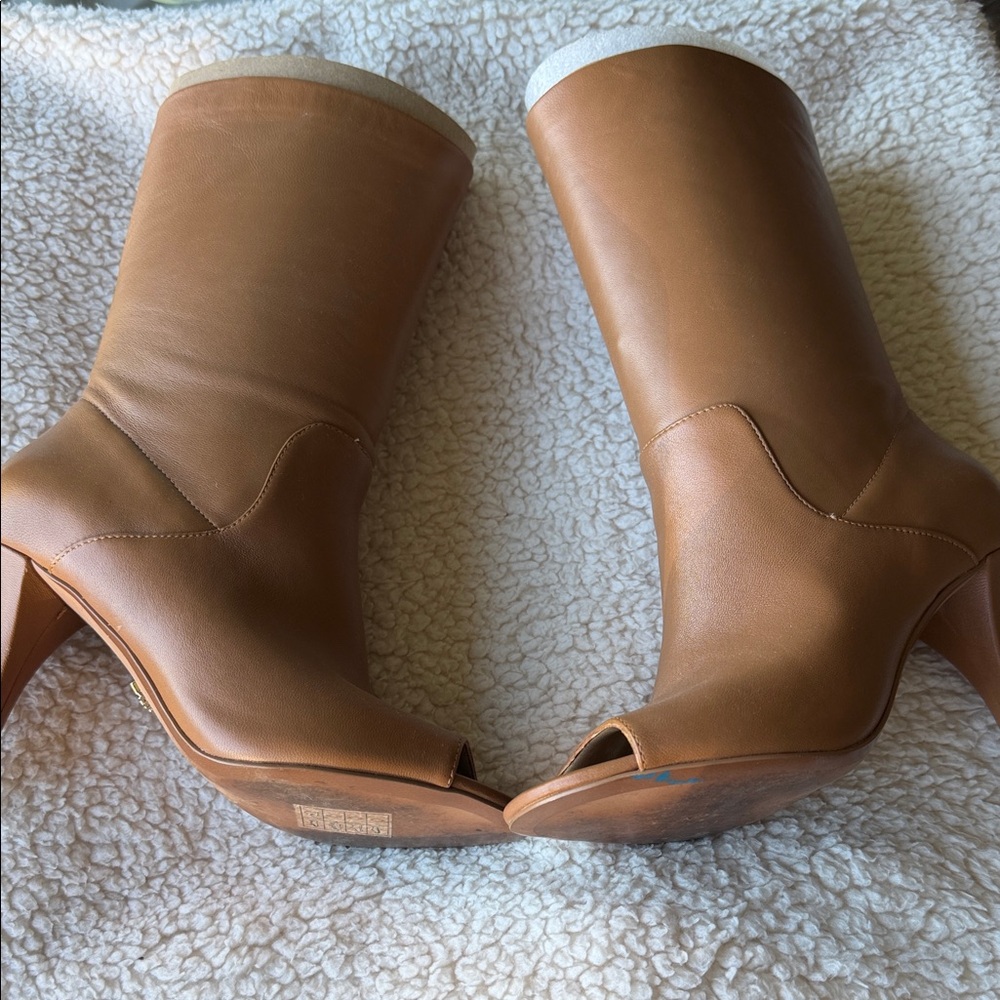 Michael kors Elegant Tan Leather Peep-Toe Boots size 5’5